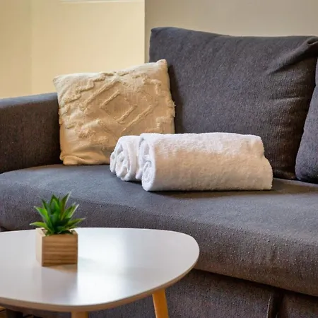 L'oiseau Blanc Un Petit Nid Proche De La Gare ! Rouen