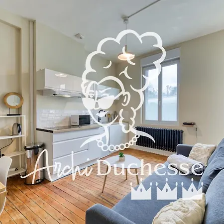 L'oiseau Blanc Un Petit Nid Proche De La Gare ! Rouen